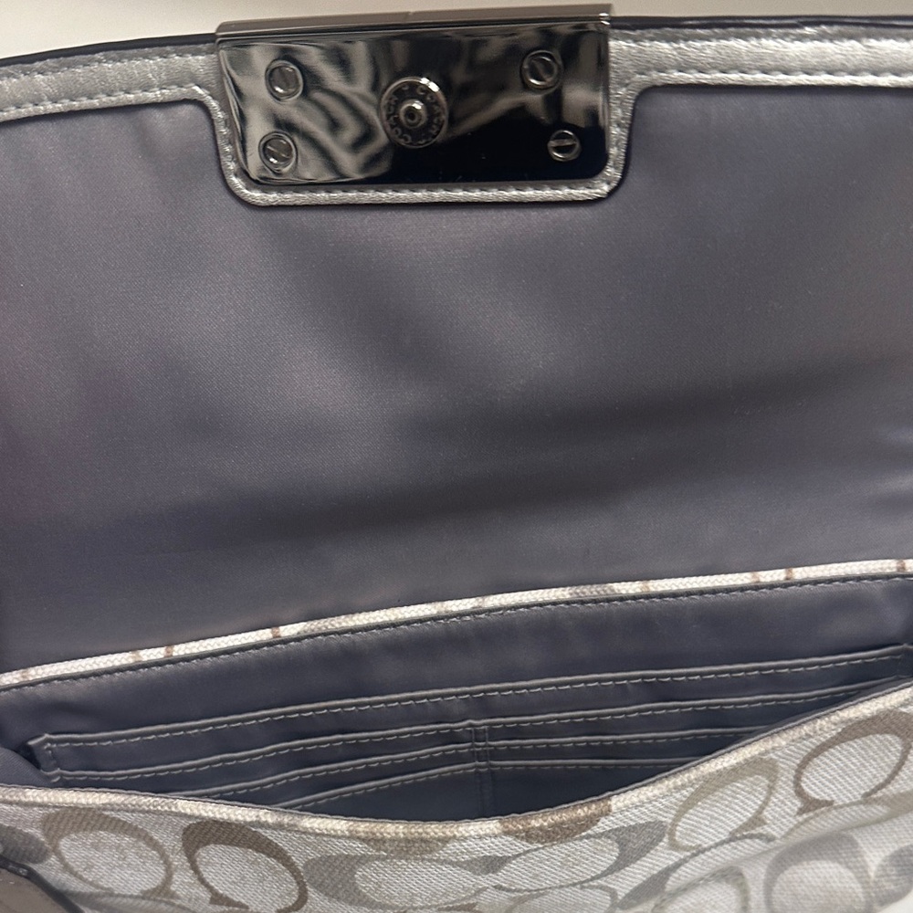Coach wristlet purse. - Picture 7 of 9